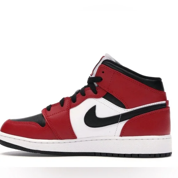Jordan 1 Mid Chicago Black Toe (GS)
